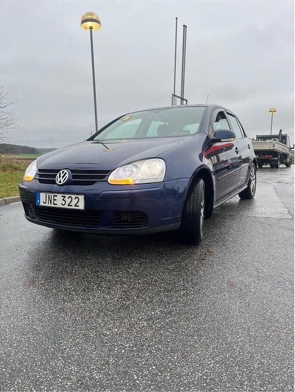 Blå Begagnad 2009 VW Golf VI Trendline Halvkombi | 37 000 kr (Superpris) - Bild 1/4