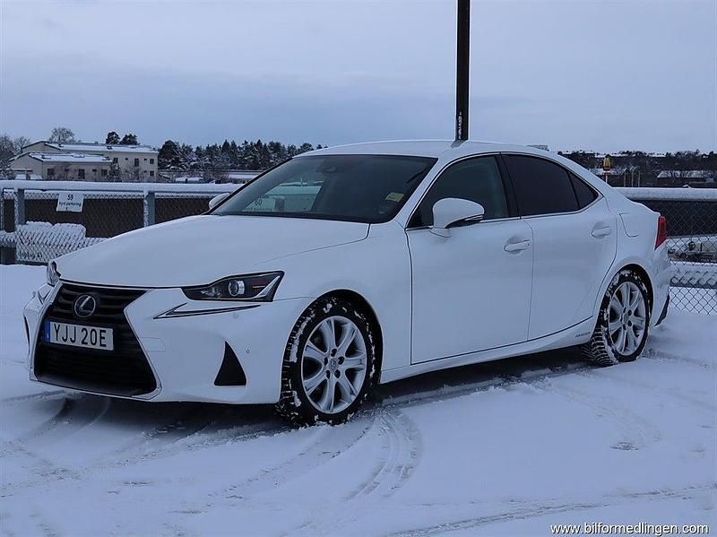 Begagnad Lexus IS300h 181 HK (133 kW) 2018 Vit Sedan