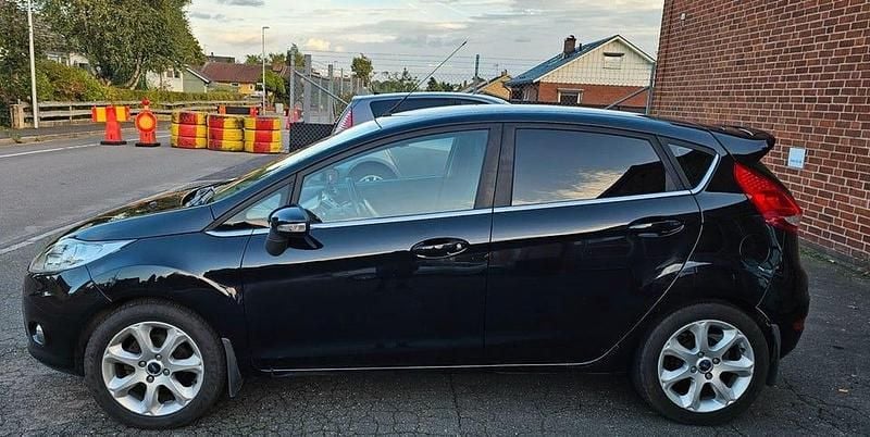 Begagnad Ford Fiesta Titanium 82 HK (60 kW) 2009 Svart Halvkombi