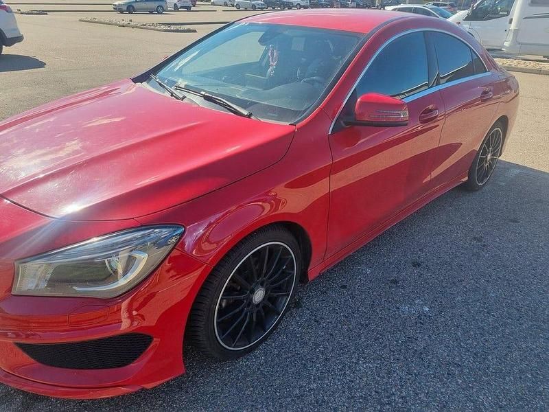Röd Begagnad 2016 Mercedes CLA200 AMG Sportkupé | 143 000 kr (Marknadspris) - Bild 1/4