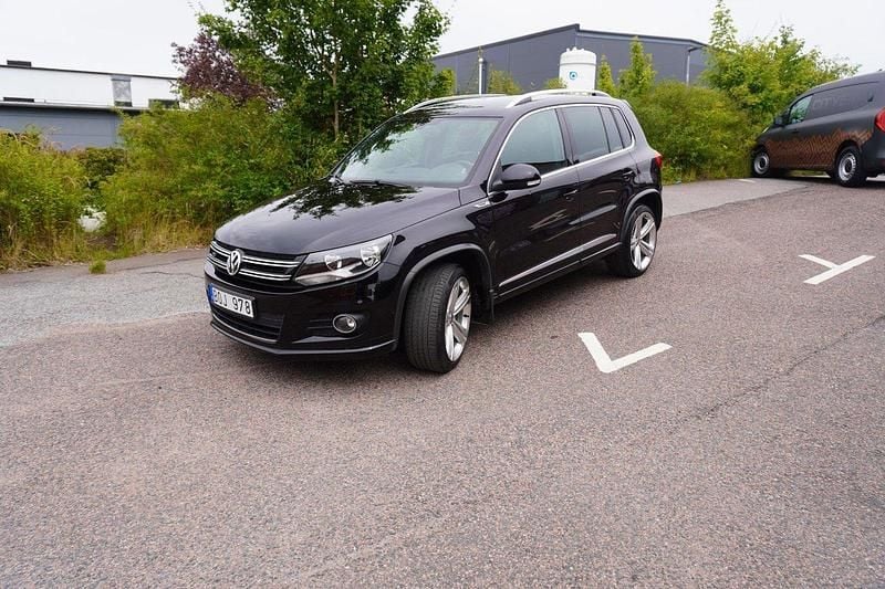 Svart Begagnad 2013 VW Tiguan Sportline SUV | 99 900 kr (Bra pris) - Bild 1/4