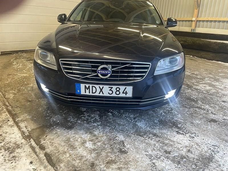 Begagnad Volvo V70 Momentum 181 HK (133 kW) 2015 Blå Kombi