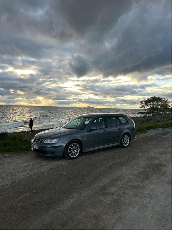 Grå Begagnad 2007 Saab 9-3 Vector Kombi | 25 000 kr (Bra pris) - Bild 1/4