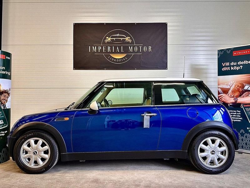 Blå Begagnad 2003 Mini Cooper Pepper Halvkombi | 34 500 kr (Marknadspris) - Bild 1/4