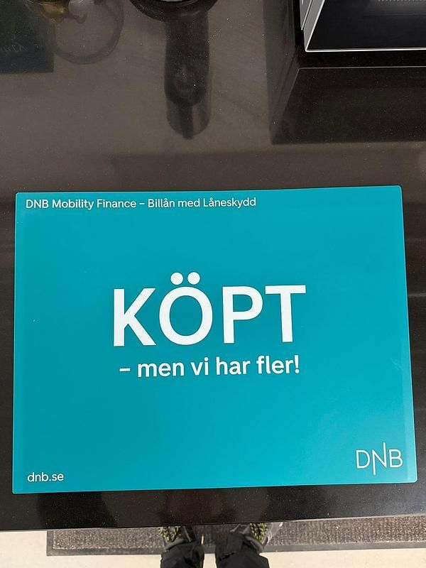 Mörkblå Begagnad 2015 BMW X4 xLine SUV | 189 000 kr (Marknadspris) - Bild 1/4