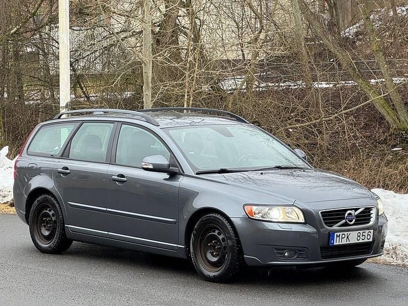 Begagnad Volvo V50 Momentum 116 HK (85 kW) 2010 Grå Kombi