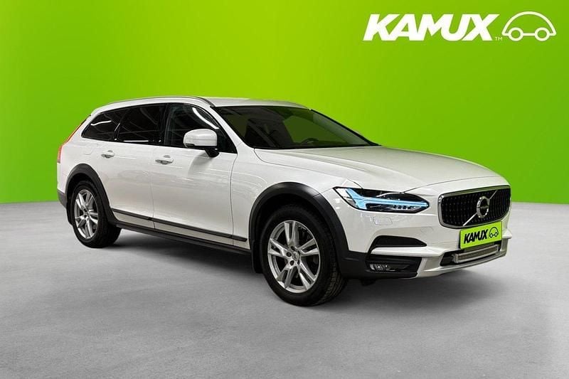 Vit Begagnad 2018 Volvo V90 CC Momentum Kombi | 234 800 kr (Bra pris) - Bild 1/4