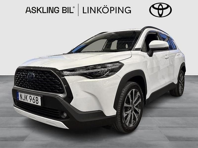Vit Begagnad 2022 Toyota Corolla Cross Style SUV | 339 000 kr (Bra pris) - Bild 1/3