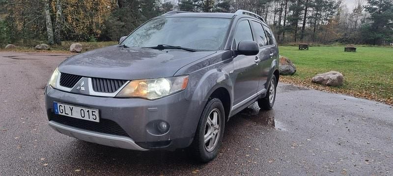 Grå Begagnad 2008 Mitsubishi Outlander SUV | 42 900 kr (Marknadspris) - Bild 1/4