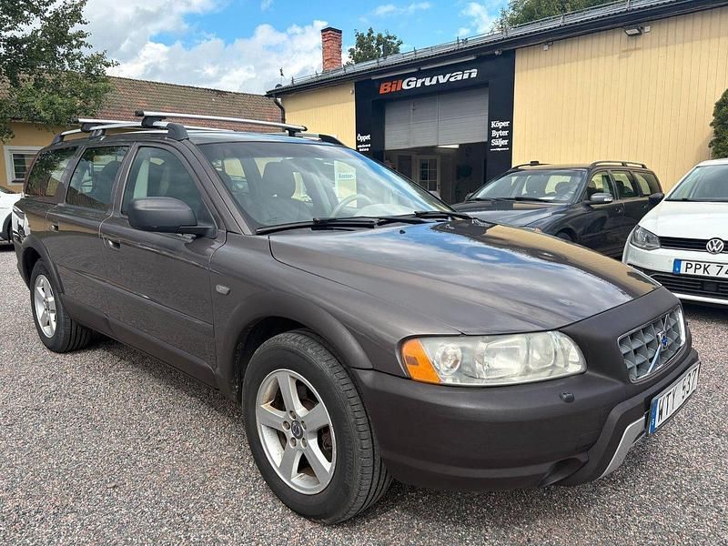 Brun Begagnad 2005 Volvo XC70 SUV | 69 900 kr (Dyr) - Bild 1/4