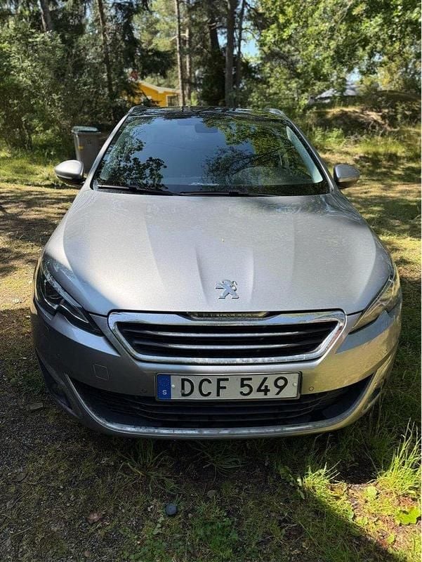 Grå Begagnad 2014 Peugeot 308 Allure Kombi | 85 000 kr (Marknadspris) - Bild 1/4