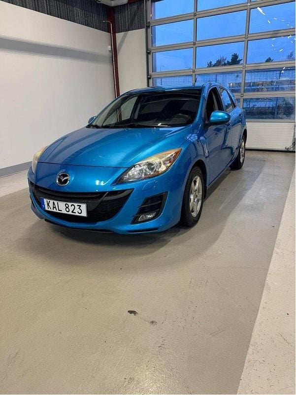 Blå Begagnad 2009 Mazda 3 Inclusive Halvkombi | 38 000 kr (Marknadspris) - Bild 1/4