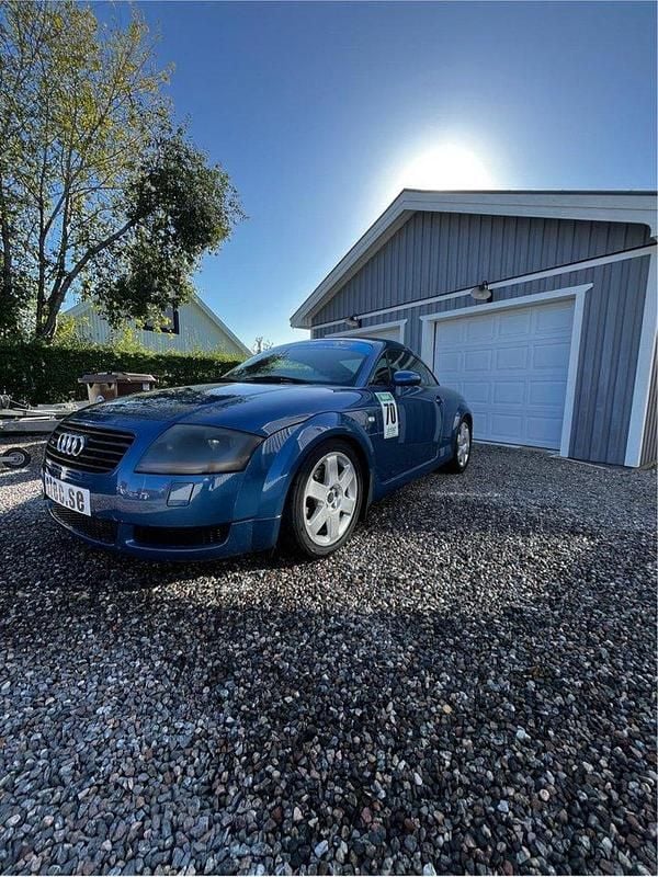 Blå Begagnad 2001 Audi TT Sportkupé | 55 000 kr (Marknadspris) - Bild 1/4
