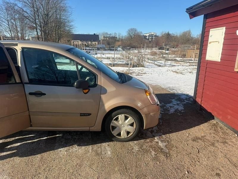 Begagnad Renault Modus 98 HK (72 kW) 2006 Minibuss