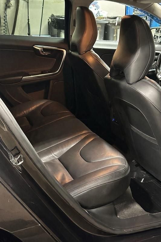 Begagnad Volvo V60 Summum 115 HK (84 kW) 2013 Brunmetallic Kombi