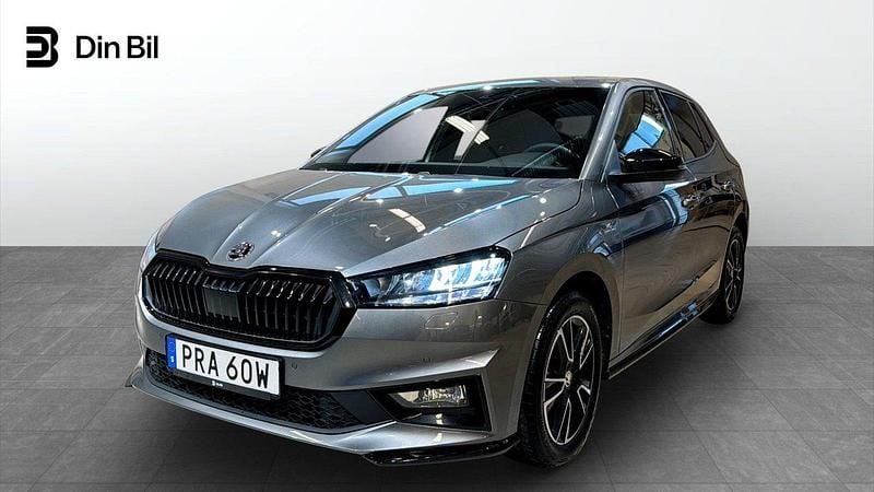 Grå Begagnad 2024 Skoda Fabia Monte Carlo Halvkombi | 234 900 kr (Marknadspris) - Bild 1/4