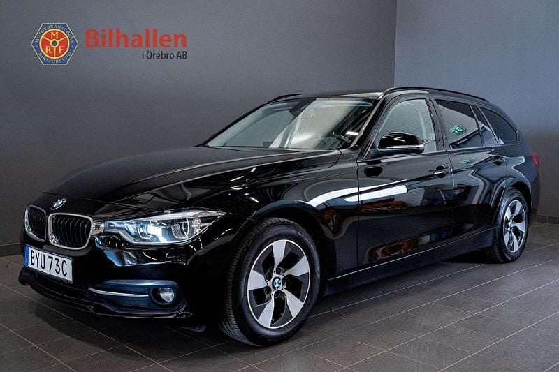 Svart Begagnad 2019 BMW 320 Sport Line Kombi | 189 900 kr (Bra pris) - Bild 1/4