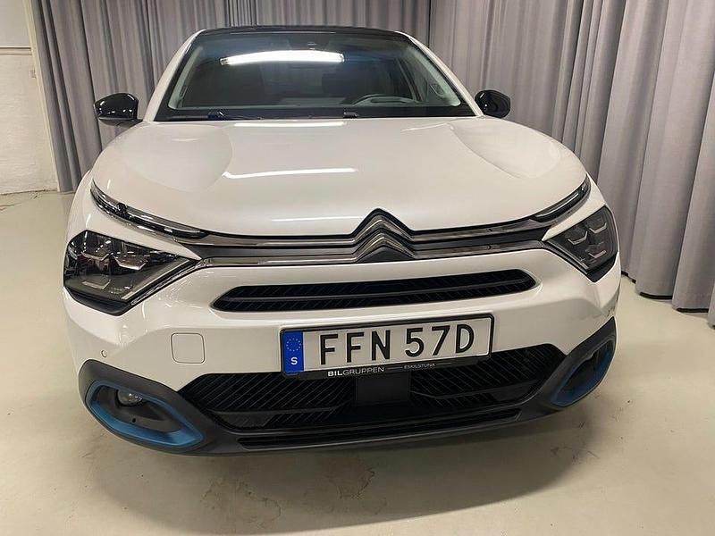 Begagnad Citroën e-C4 Exclusive 100 kW (136 HK) 2023 Vit Sedan