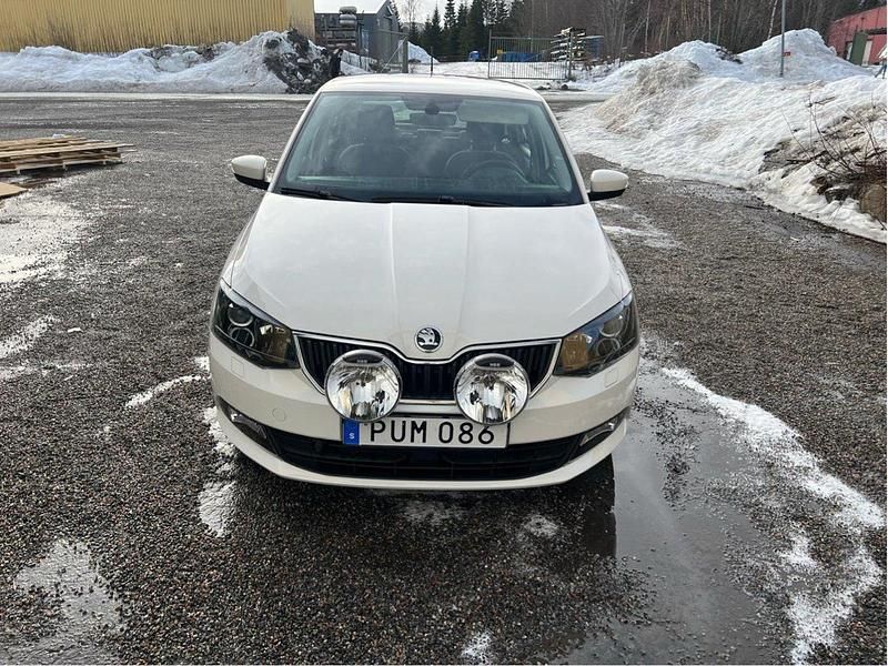 Vit Begagnad 2018 Skoda Fabia Style Halvkombi | 119 500 kr (Marknadspris) - Bild 1/4