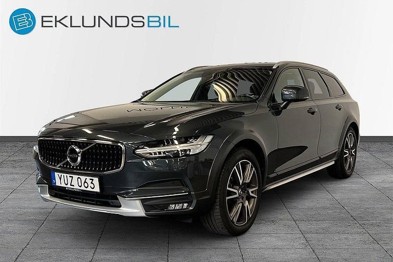 Grå Begagnad 2018 Volvo V90 CC Momentum Kombi | 289 900 kr (Marknadspris) - Bild 1/4