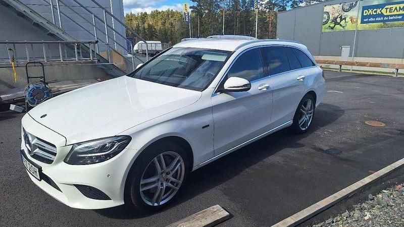 Begagnad 2021 Mercedes C300 Avantgarde Kombi | 229 000 kr (Superpris) - Bild 1/4