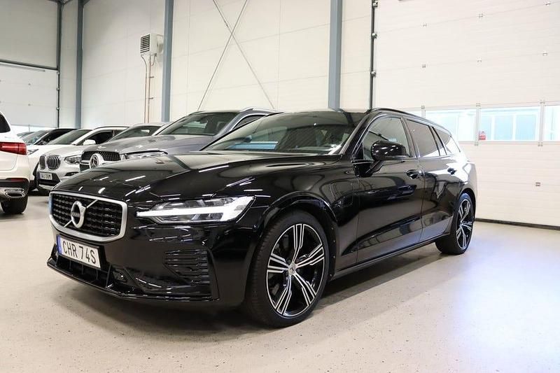 Svart Begagnad 2019 Volvo V60 R-Design Kombi | 314 600 kr (Marknadspris) - Bild 1/4