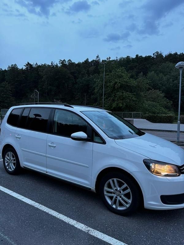 Begagnad VW Touran 140 HK (102 kW) 2011 Minibuss