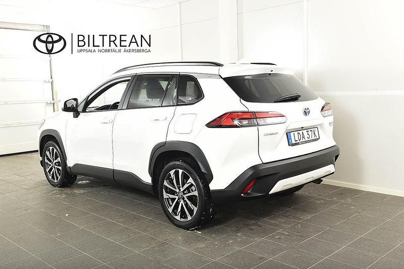 Begagnad Toyota Corolla Cross Style 197 HK (144 kW) 2023 Vit SUV
