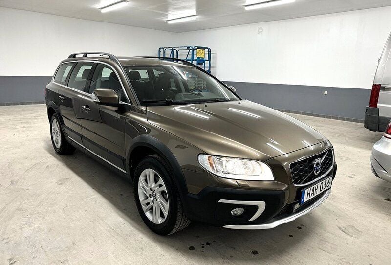Brun Begagnad 2015 Volvo XC70 Momentum SUV | 169 000 kr (Marknadspris) - Bild 1/4