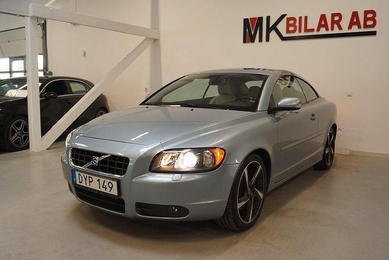 Ljusblå Begagnad 2006 Volvo C70 Summum Cab | 109 900 kr (Marknadspris) - Bild 1/4