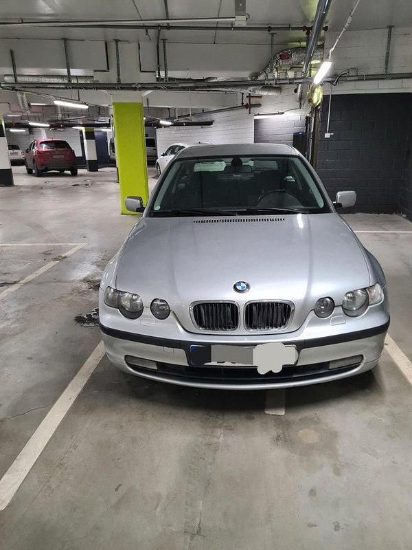 Grå Begagnad 2003 BMW 316 Compact Halvkombi | 27 500 kr (Bra pris) - Bild 1/4