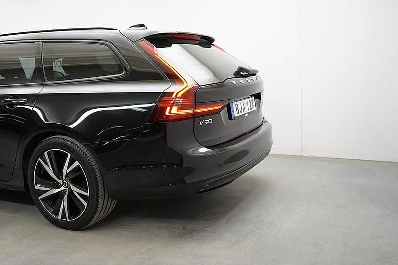 Begagnad Volvo V90 Plus 253 HK (186 kW) 2022 Svart Kombi