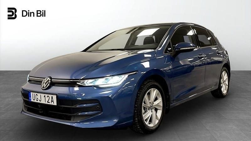 Blå Begagnad 2025 VW Golf VIII Kombi | 279 000 kr (Superpris) - Bild 1/4