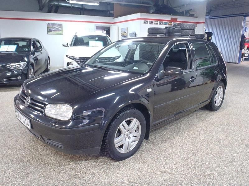 Svart Begagnad 2003 VW Golf IV Halvkombi | 19 500 kr (Marknadspris) - Bild 1/4