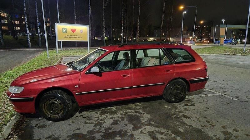 Röd Begagnad 2004 Peugeot 406 Kombi | 12 000 kr (Marknadspris) - Bild 1/2