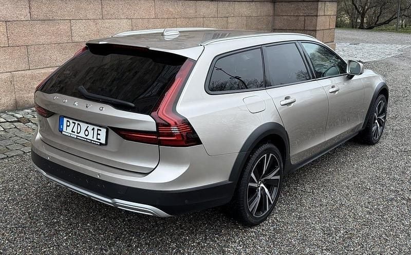 Begagnad Volvo V90 CC 197 HK (144 kW) 2023 Ljusgrå Kombi