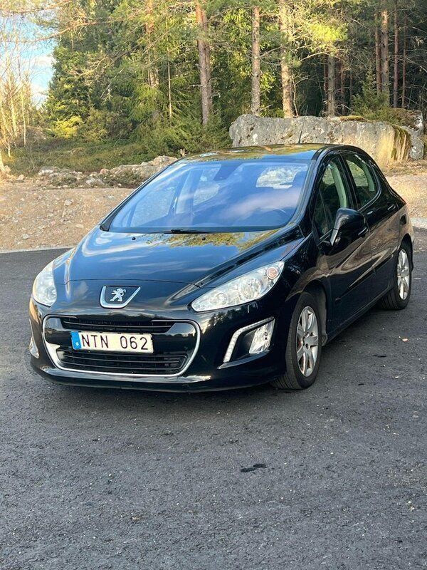 Svart Begagnad 2013 Peugeot 308 Halvkombi | 53 900 kr (Marknadspris) - Bild 1/4