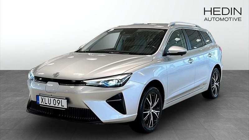 Grå (silver) Begagnad 2022 MG MG5 EV Luxury Kombi | 249 900 kr (Dyr) - Bild 1/4