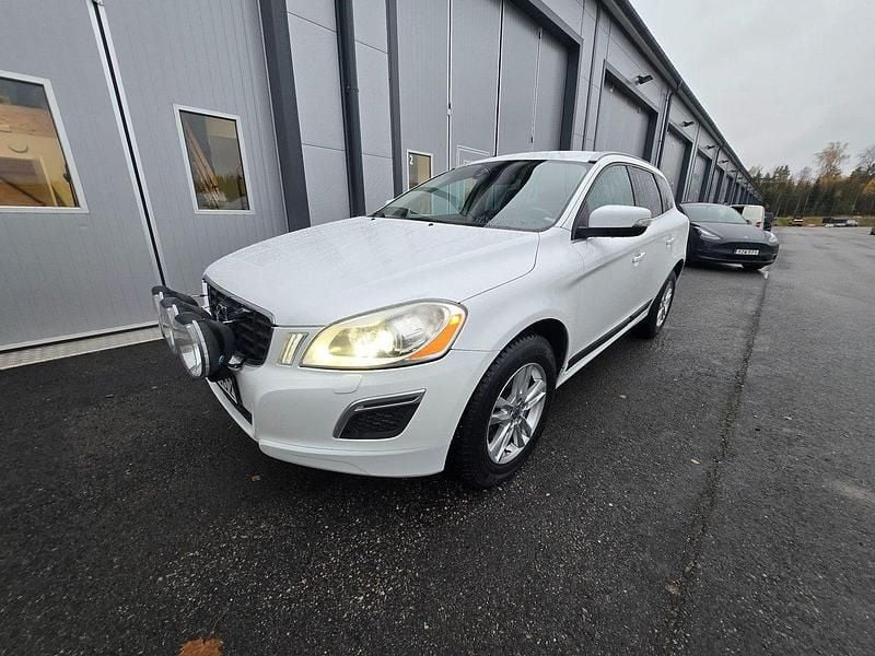 Vit Begagnad 2012 Volvo XC60 Summum SUV | 89 900 kr (Marknadspris) - Bild 1/4
