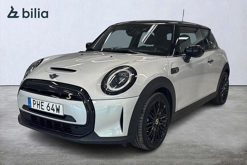 Silver Begagnad 2022 Mini Cooper Essential Halvkombi | 214 900 kr (Marknadspris) - Bild 1/3