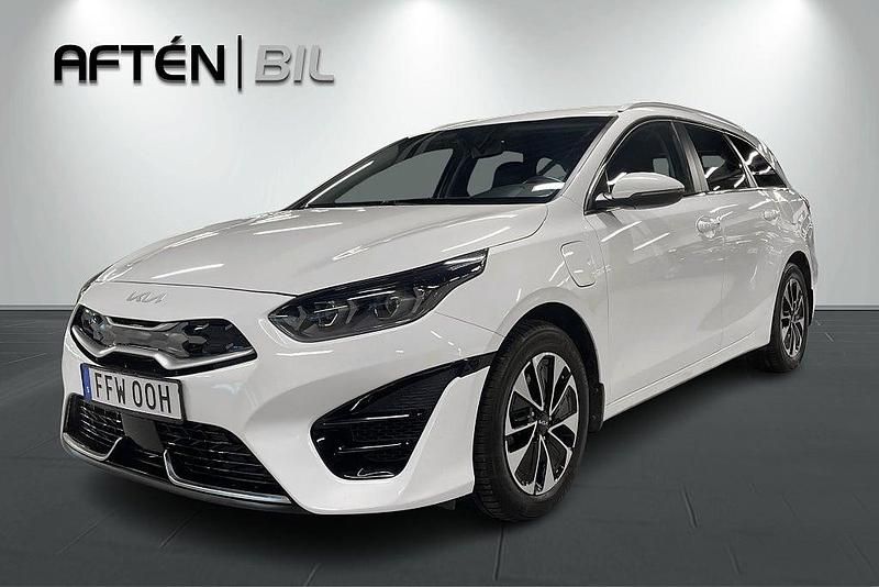 Vit Begagnad 2023 Kia Ceed Sportswagon Kombi | 249 800 kr - Bild 1/3