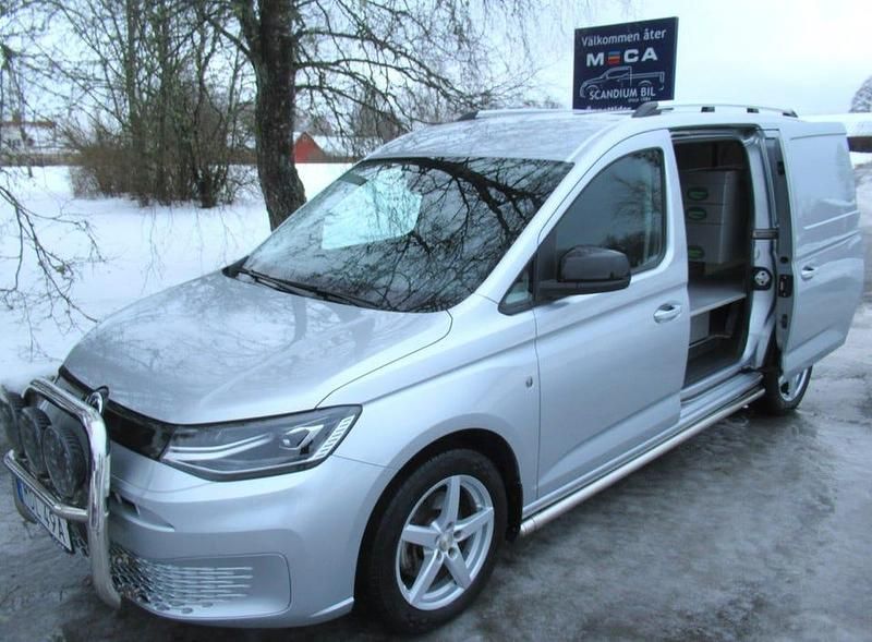 Silver metallic Begagnad 2023 VW Caddy Maxi Minibuss | 362 500 kr - Bild 1/4