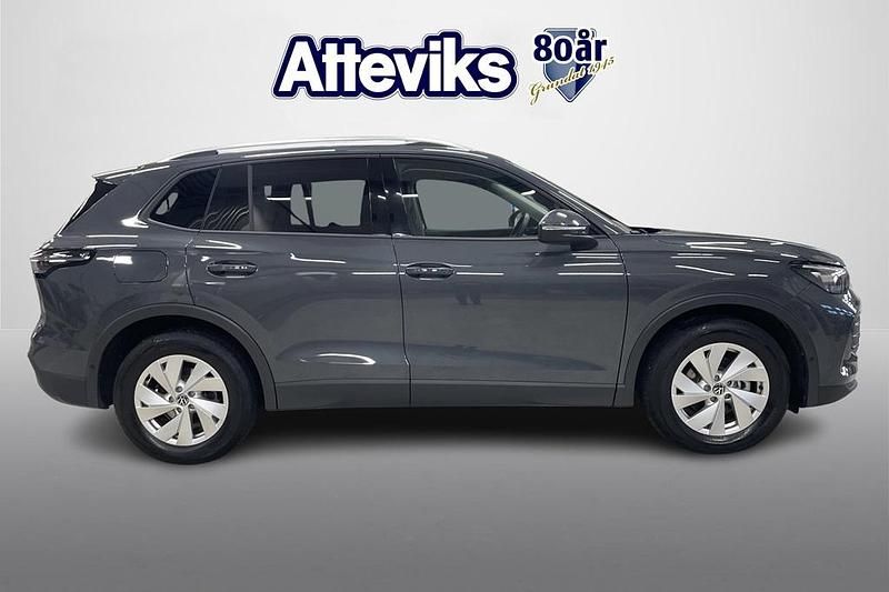 Begagnad VW Tiguan Life 151 HK (111 kW) 2024 Grå SUV