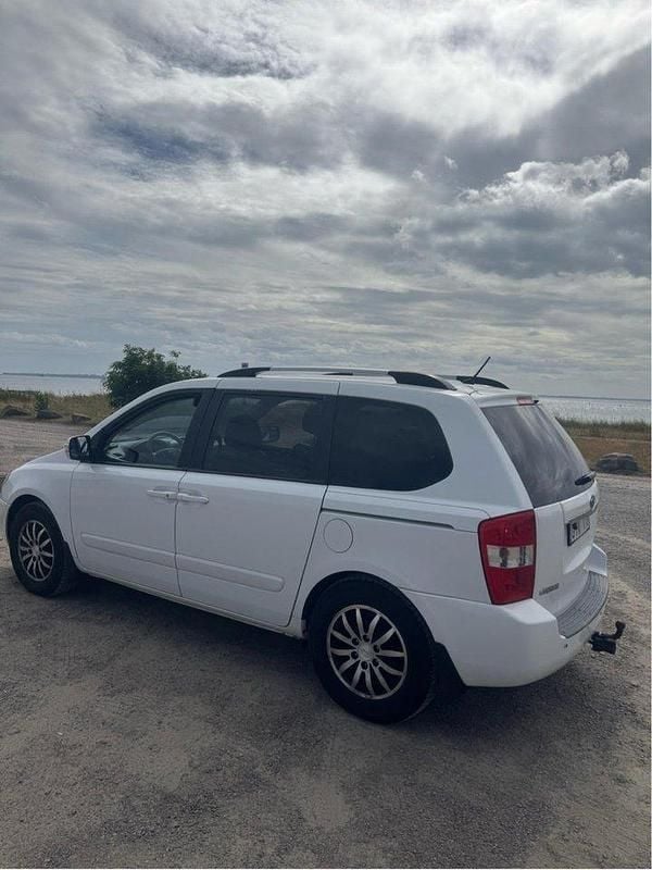Vit Begagnad 2011 Kia Carnival 2 Minibuss | 44 000 kr - Bild 1/4