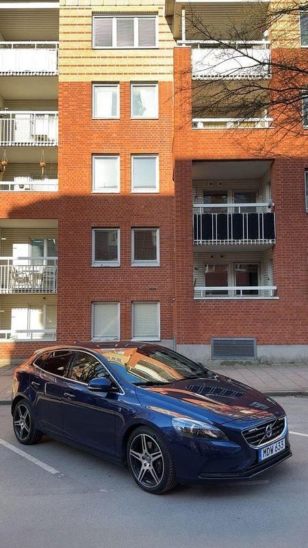 Blå Begagnad 2016 Volvo V40 Ocean Race Kombi | 150 000 kr (Marknadspris) - Bild 1/4