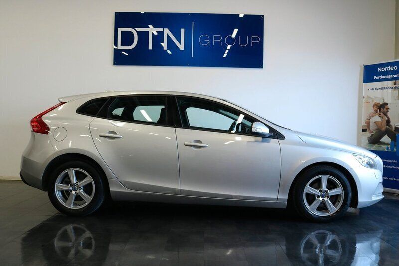 Begagnad 2013 Volvo V40 Kombi | 104 500 kr (Marknadspris) - Bild 1/4