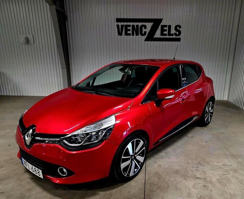 Röd Begagnad 2016 Renault Clio IV Halvkombi | 99 000 kr (Marknadspris) - Bild 1/4