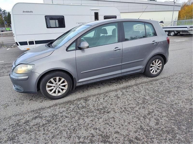 Grå Begagnad 2007 VW Golf Plus Cross Trendline Minibuss | 37 000 kr (Marknadspris) - Bild 1/4