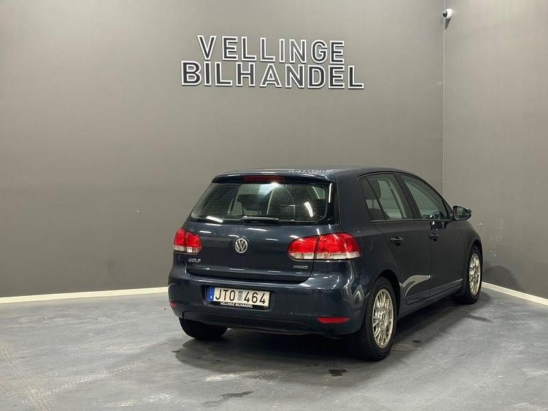 Begagnad VW Golf VI 102 HK (75 kW) 2008 Mörkgrå Halvkombi