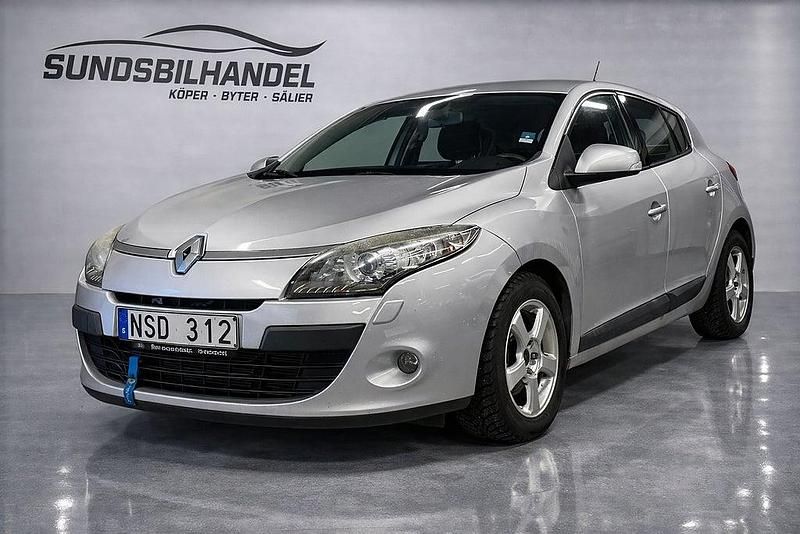 Silver Begagnad 2009 Renault Mégane III Halvkombi | 29 000 kr (Marknadspris) - Bild 1/4